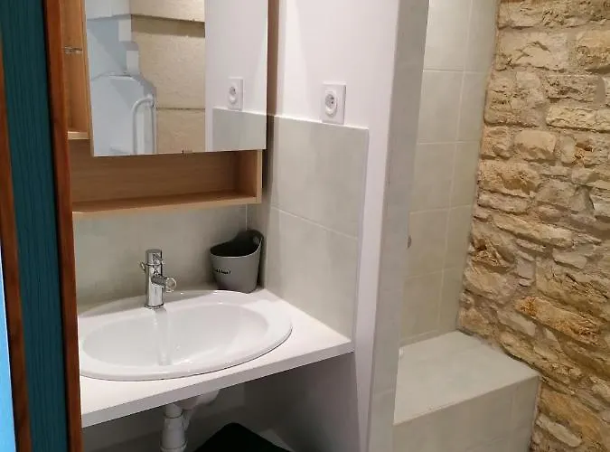 Hotes Les Oiseaux Uzech