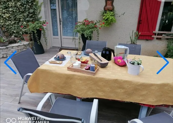 Hotes Les Oiseaux Frühstückspension Uzech